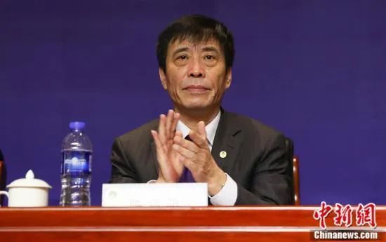 可是经由过程各类蛛丝马迹，杰克以为事务其实不是那末简单。